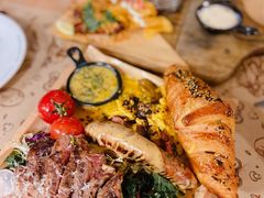 -Mark&Mars Restaurant