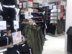 -优衣库(上海金桥国际商业广场店)