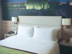 -西安大雁塔科技大学地铁站亚朵酒店