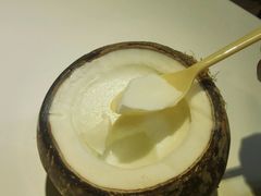 -志龙皇冠吃货椰子铺