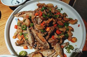Stir-fried Carp with Fried Pork Rinds