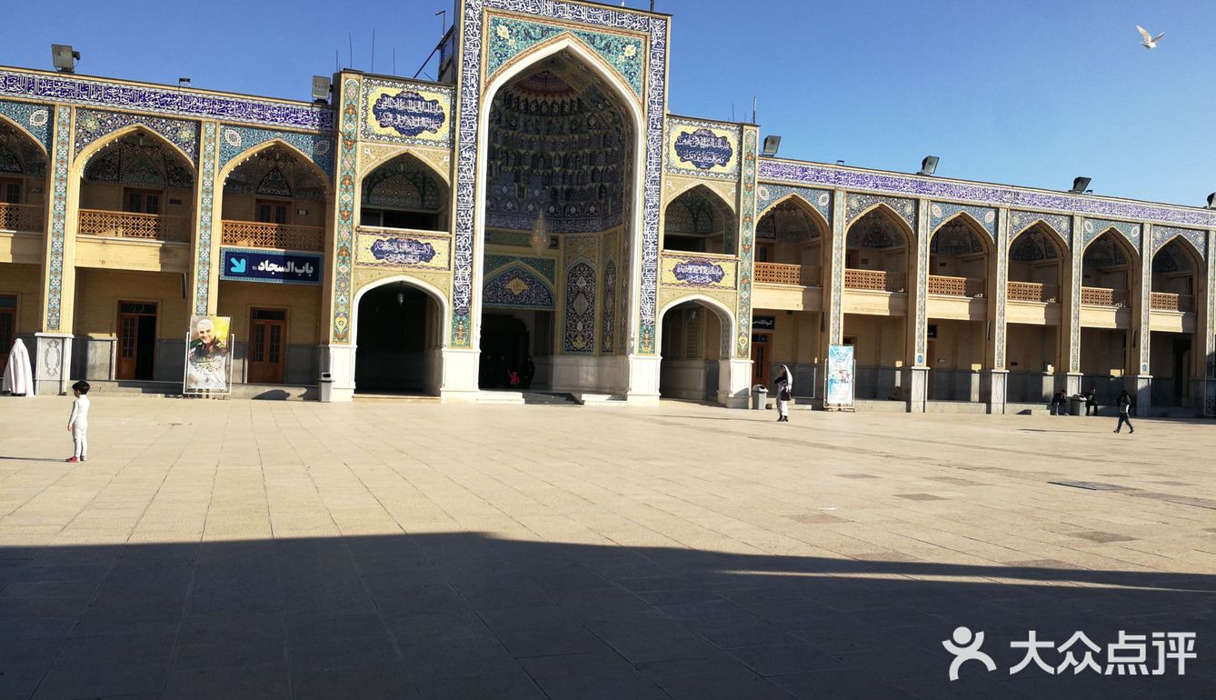 男女分别从一个入口进入