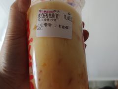 杨枝甘露-蜜雪冰城(万达广场外B号门门口外集装箱店)