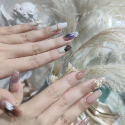 -花岐款式专研健康美甲沙龙