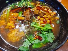 -爆炸头阿姨小四川正宗川味小吃(无任何分店)