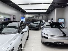 -小鹏汽车(上海静安大融城店)