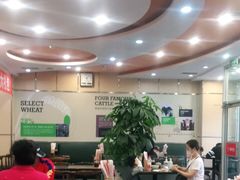 大堂-李先生牛肉面大王(营口大润发店)