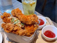 -Common Table · Brunch & Coffee