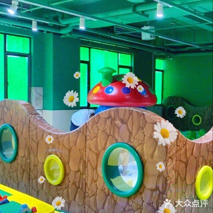 室内可以玩水的乐园哟~玩一整天都晒不黑~