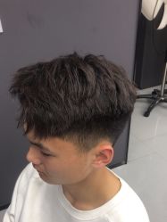 -宫铭烫发染发接发店