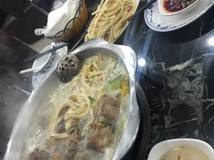 -东东骨头王火锅城(宝山店)