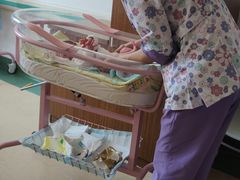 -秋歌护理·月嫂·育儿嫂(浦东医院店)