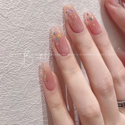 -悦指间美甲美睫