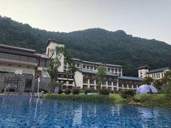 -英德宝晶宫天鹅湖茶语温泉