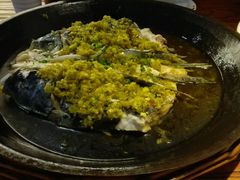 -阿瓦山寨·湘菜现炒·剁椒鱼头王(咸阳总店)