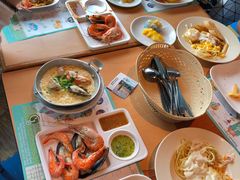 -彩虹云霄酒店75层国际自助餐