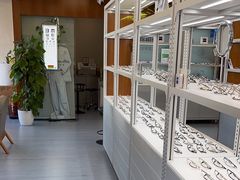 -无奔眼镜·蔡司·依视路授权店(马家堡店)