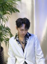 -一家只做男发烫染的店