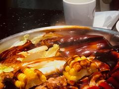 倒入秘制酱汁-和福顺·牛肉海鲜焖锅(汕头金平万达广场店)