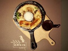 荷蘭鐵鍋班戟配焦糖香蕉、朱古力醬及雲呢拿雪糕-Oasis Bar & Grill