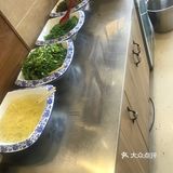 只吃他家的面，他家面浇头品种蛮多的