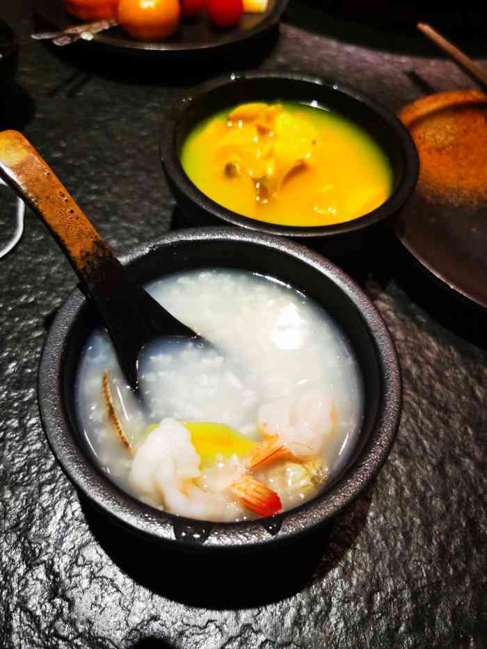 龙门养心粥火锅-"【位置】很明显,因为在周围有事 所以步行.