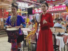 -刘姐啤酒鱼民族演艺餐厅(西街总店)