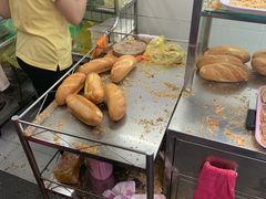 -Bánh Mì Huynh Hoa