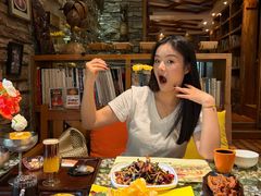 -月亮眼花园餐厅书吧酒吧