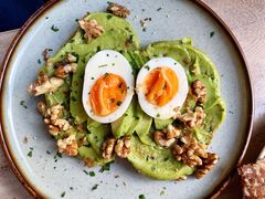 牛油果煮蛋吐司-RAC BAR(安福路店)