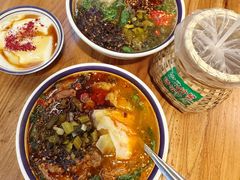 -云阿蛮云南生烫牛肉米线(奉贤路店)