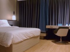 -希岸·轻雅酒店(广州白鹅潭艺术中心花地湾地铁站店)