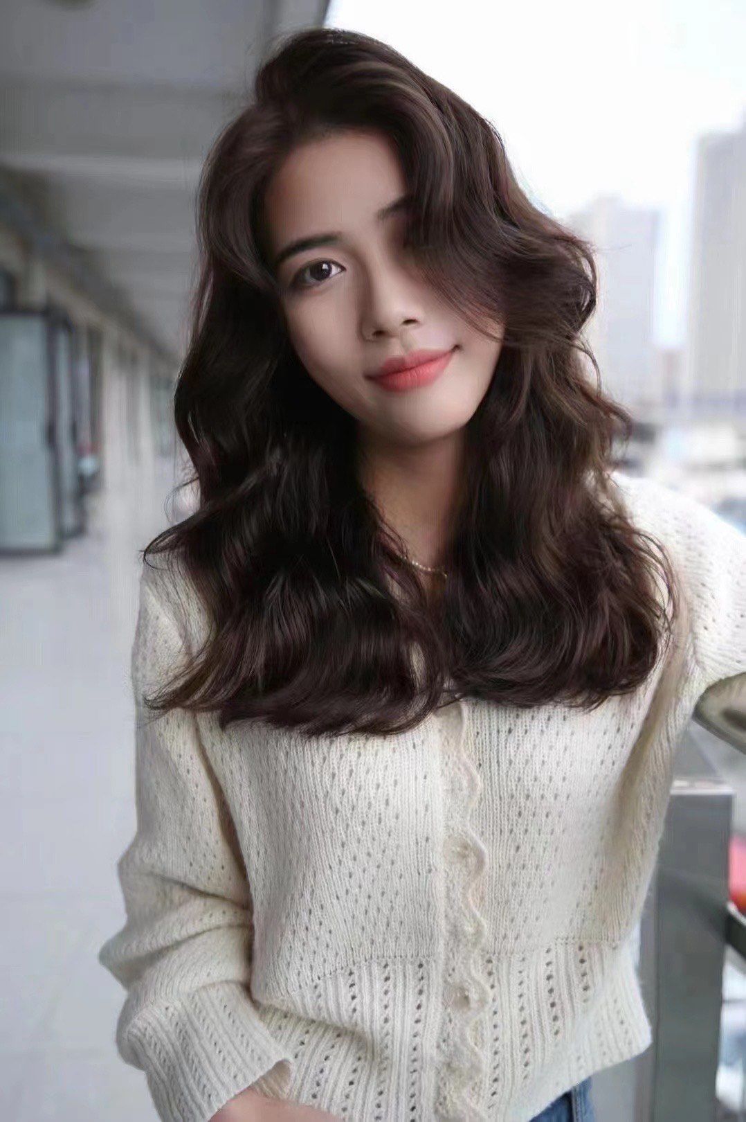 超级无敌好看的韩式水波纹卷
女神必备卷发
真的很显气质
高