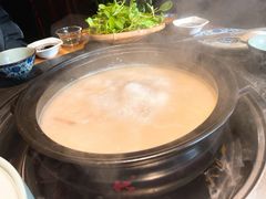 -大匠工房古船木艺术餐厅·猪肚鸡专门店(长白仙岛店)