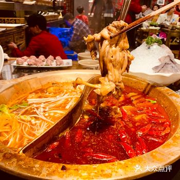 一半辣一半番茄 牛蛙很大只 大腿肉