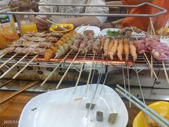 -哈尔滨小酒馆·鲜肉现穿自助烧烤(康新花园店)