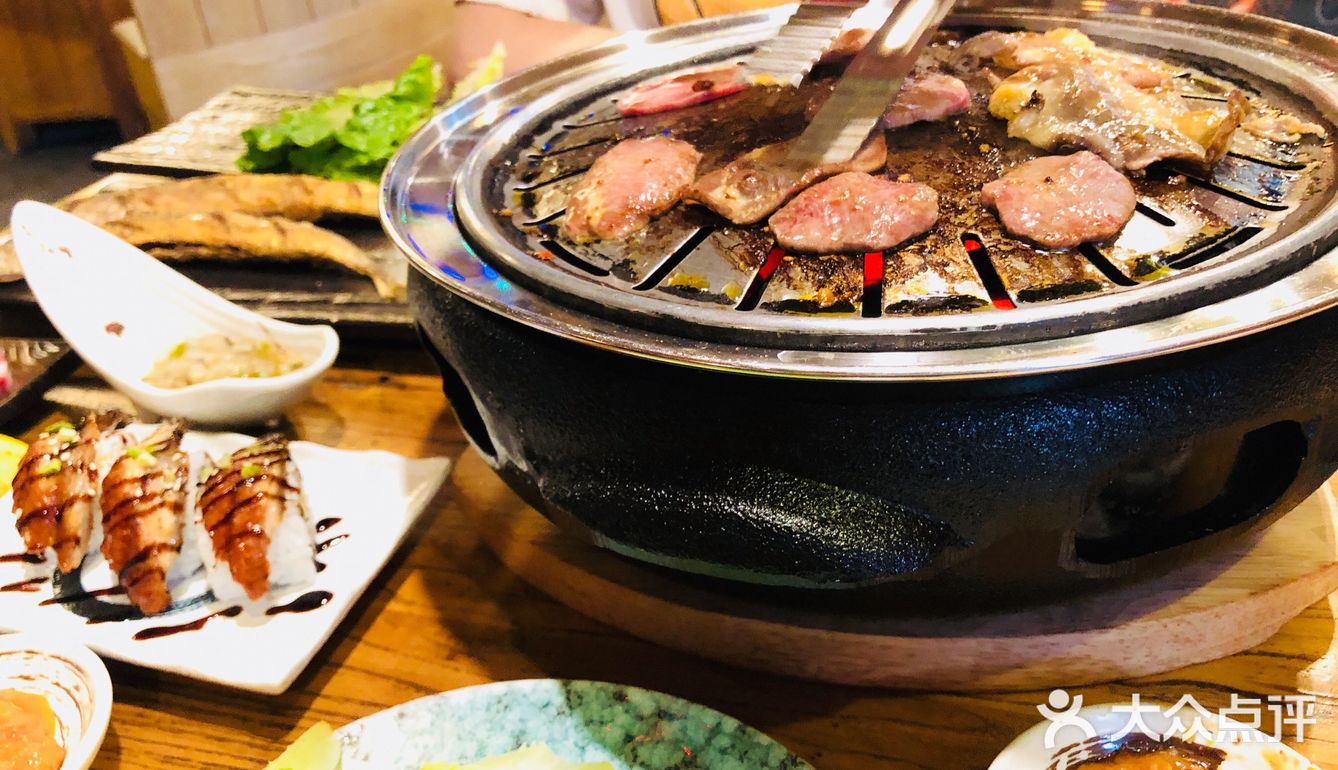 这家烤肉店，味道一般，菜品还是丰富