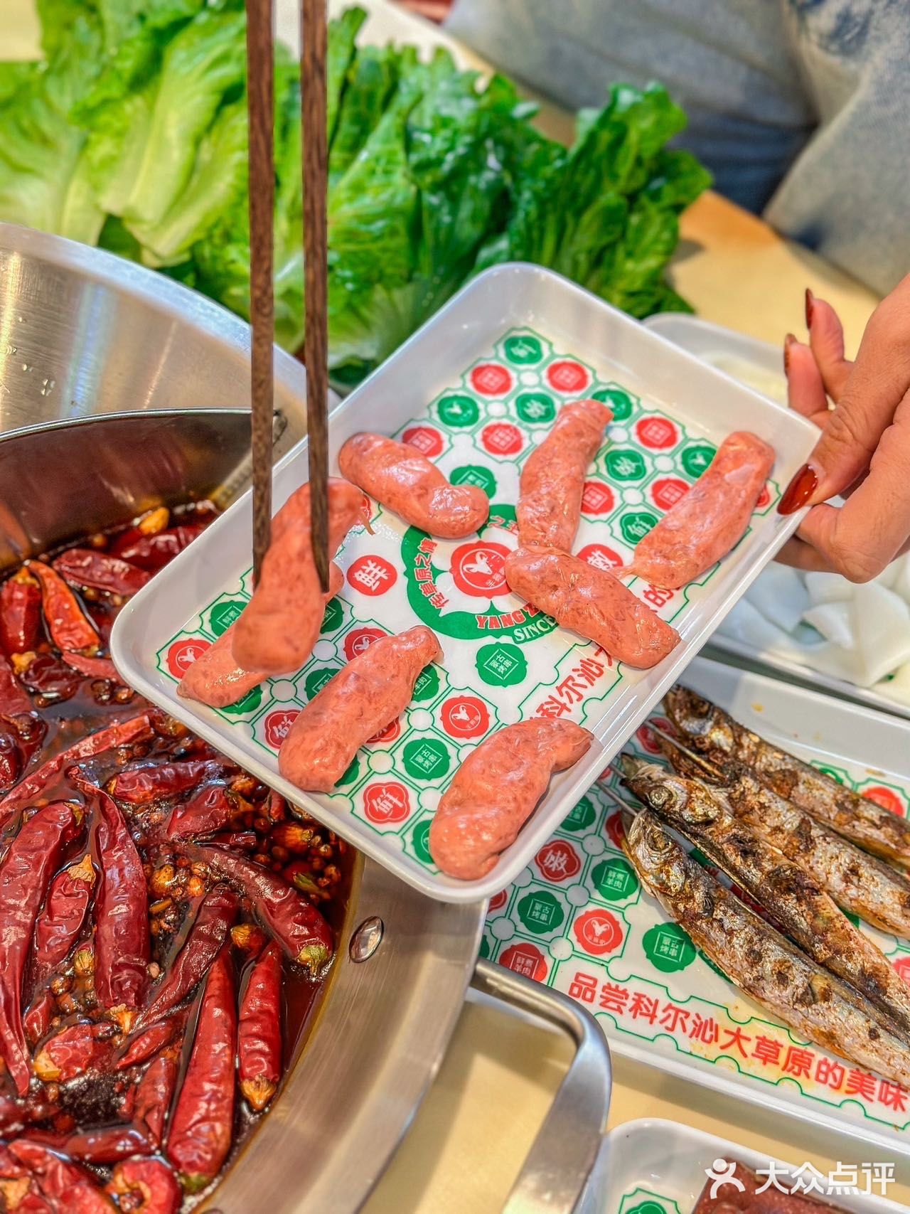 特色羊肉 选用的是内蒙5～6月的羔羊肉，食材很新鲜