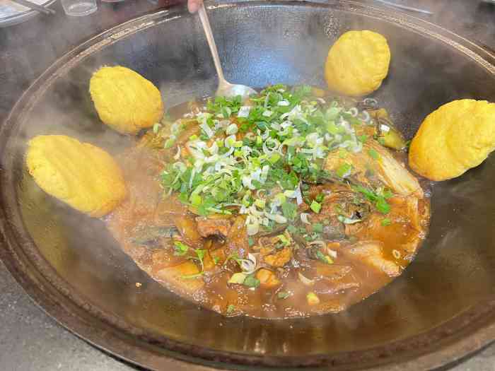 灶台鱼(怀柔店)-"东北乌苏里江灶台鱼大锅热气腾腾,姐姐特热.