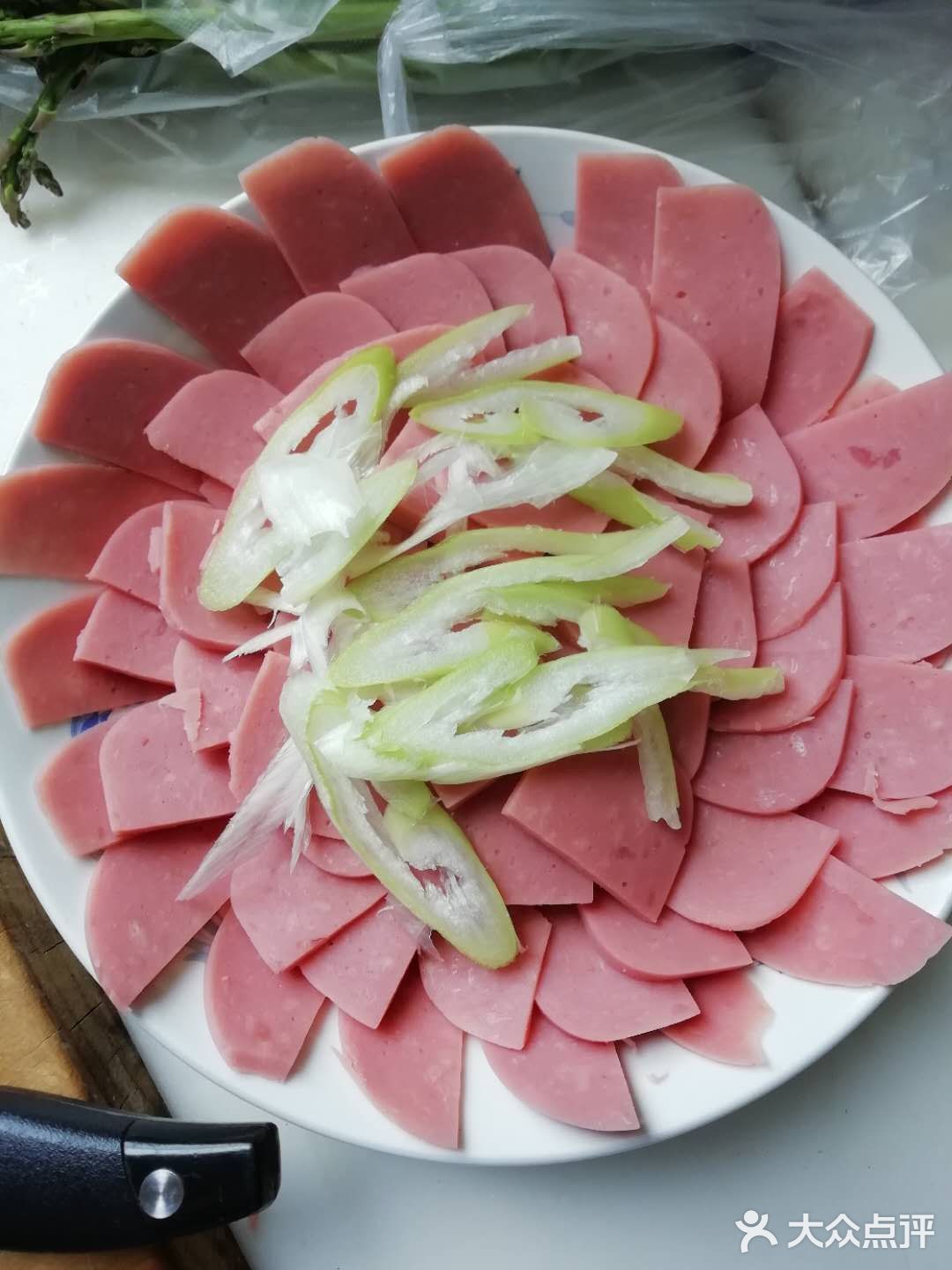 教你做一款味道颜值都不错的凉拌火腿肠