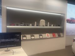 -TESLA 特斯拉(上海太古汇体验店)