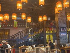 -帅巴人舅母子腊蹄民俗村