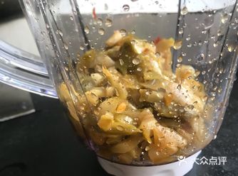 馅料材料比较多，猪肉荠菜的