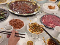 -茅草房·河畔园林火锅