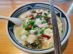 招牌酸菜鱼面-汤去三面(骆驼店)
