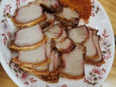脆皮香猪肉-肇兴特色牛肉粉