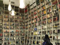 -钟书阁(松江泰晤士小镇店)