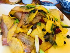 -石磨豆花家常菜·牦牛排土火锅