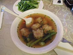 小碗云吞汤-筷子