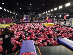 -嘿哟动霸CHUA·新潮玩运动娱乐中心·蹦床滑冰团建乐园